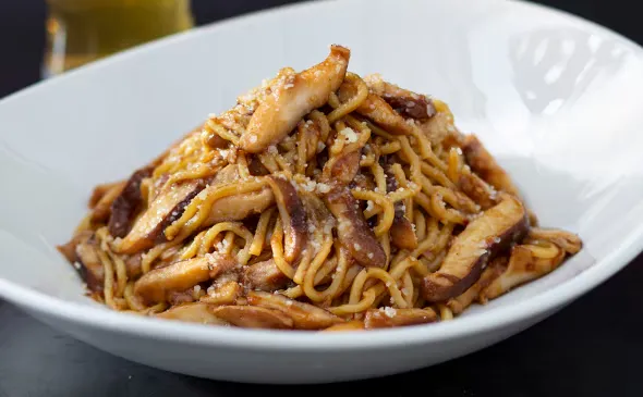 SHIITAKE GARLIC NOODLES